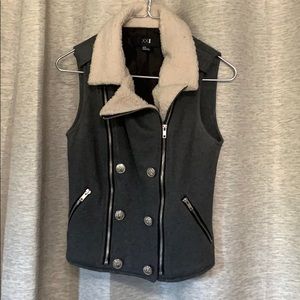Lined, cuddly vest
